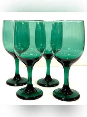 Vintage Libbey Emerald Green Wine Glasses - Set of 4 - 7.25”